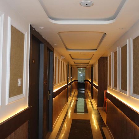 Hotel Gold Stone Kanpur Extérieur photo