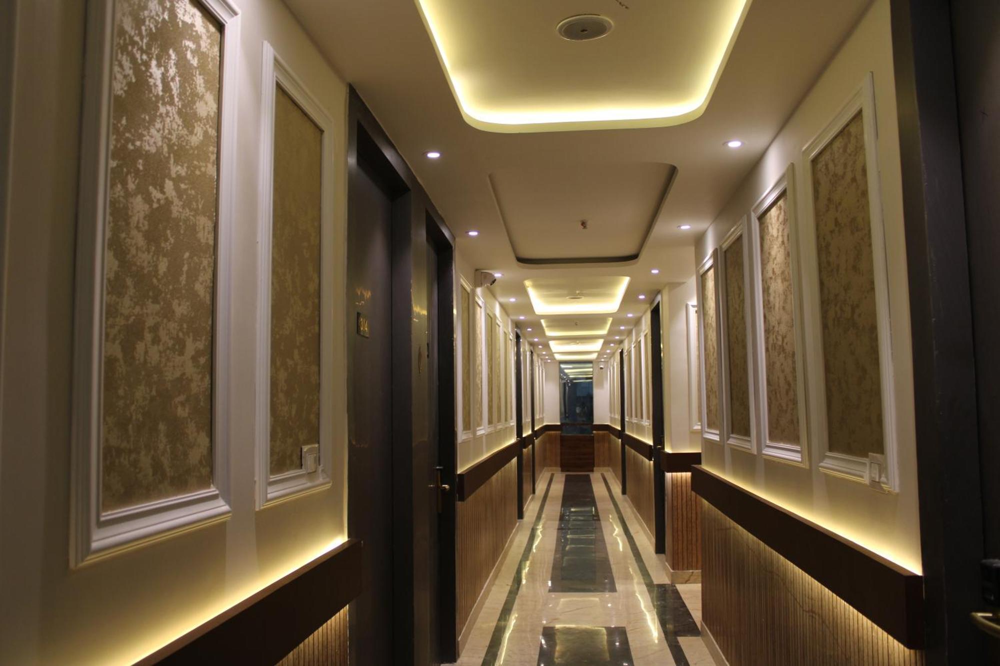 Hotel Gold Stone Kanpur Extérieur photo