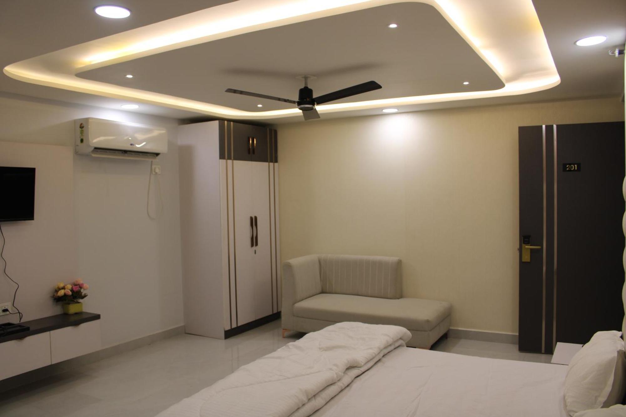 Hotel Gold Stone Kanpur Extérieur photo