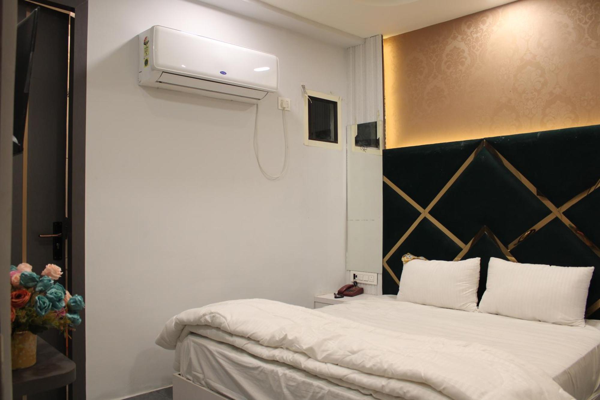 Hotel Gold Stone Kanpur Extérieur photo