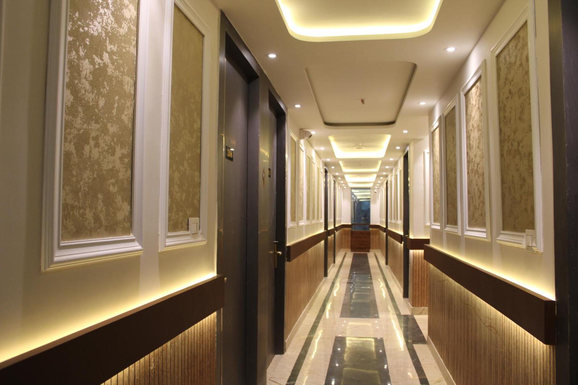 Hotel Gold Stone Kanpur Extérieur photo