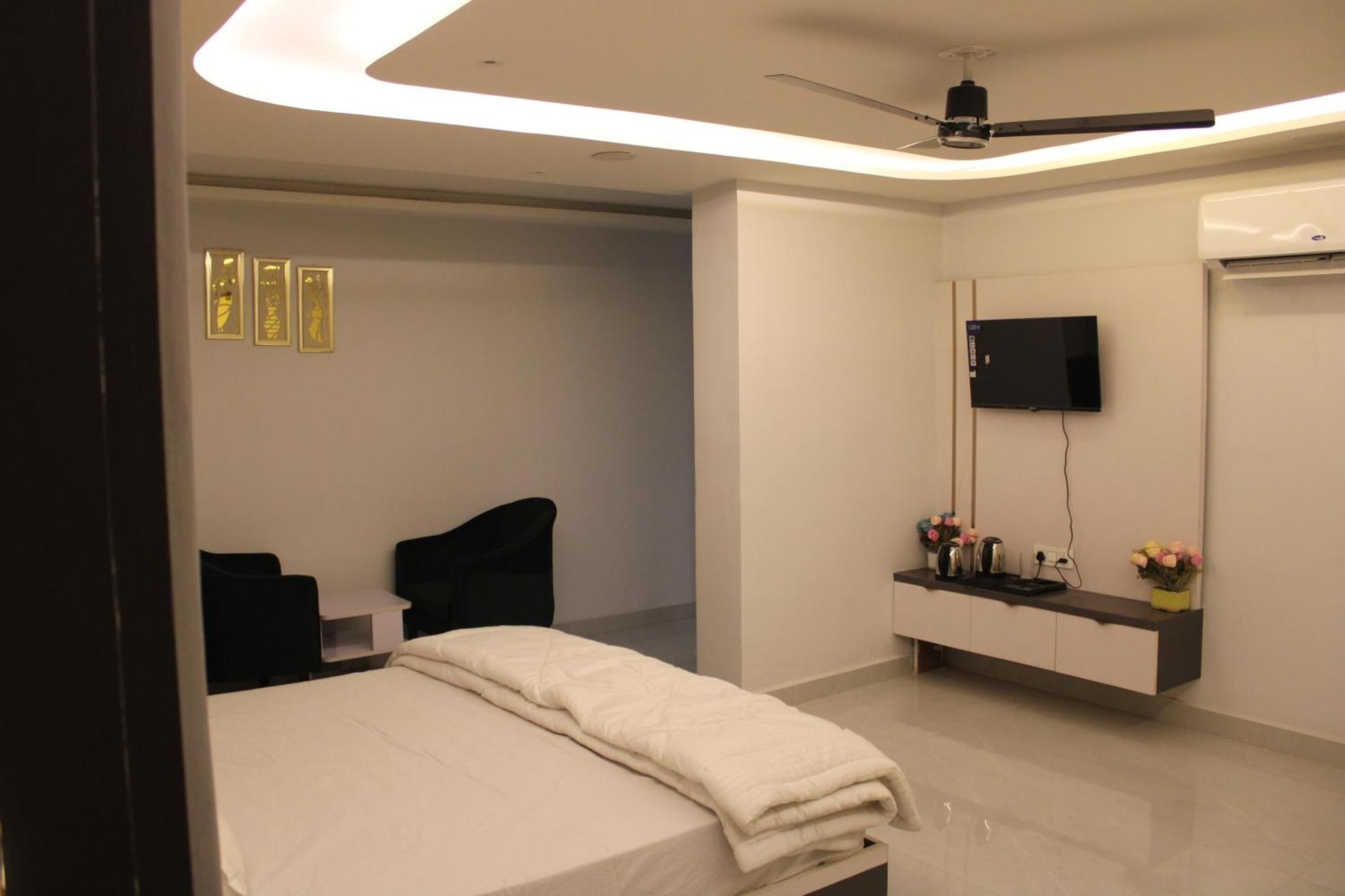 Hotel Gold Stone Kanpur Extérieur photo